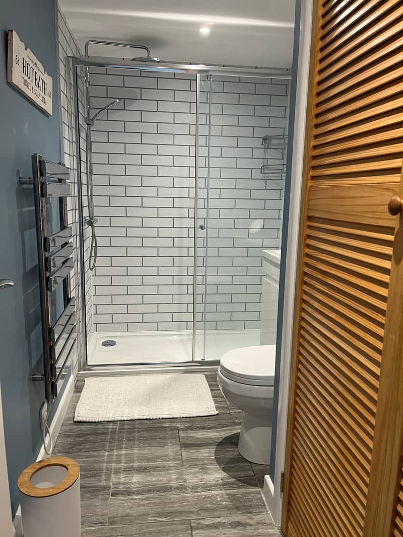 Another view of the bathroom